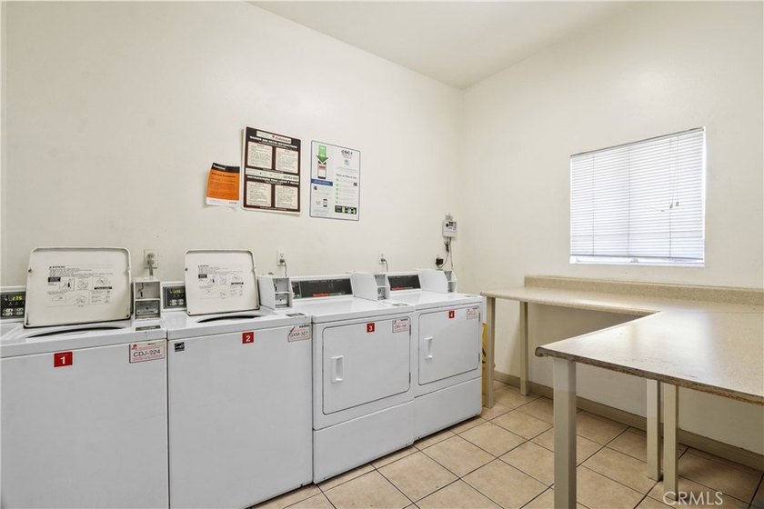 Welcome to this charming North Alamitos Beach condo, ideally - photo 24