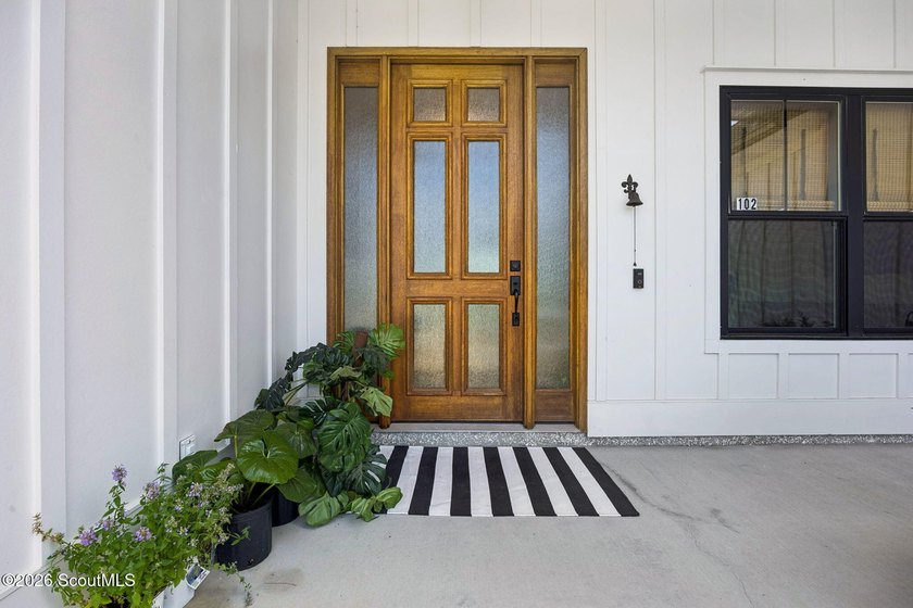 SHOWING LIKE A MODEL HOME, this exceptional custom-built - photo 5