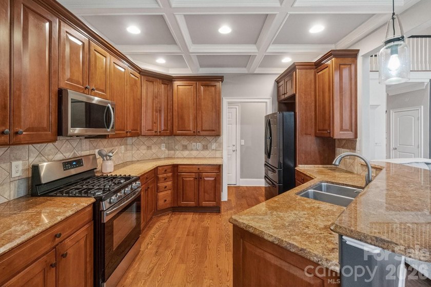 Enjoy the freedom of no HOA in this beautifully maintained - photo 14
