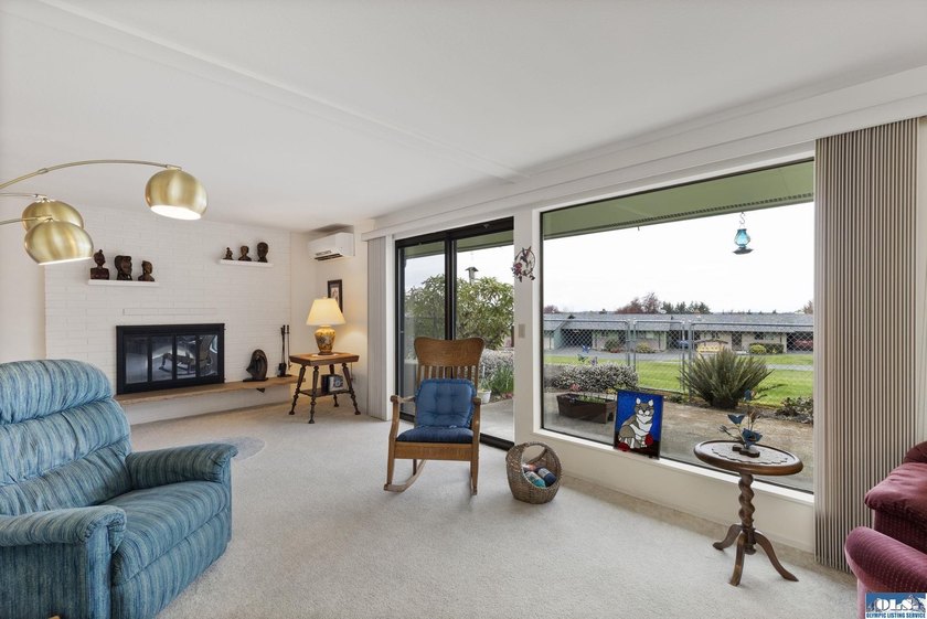 Welcome to easy convenient living in the heart of beautiful - photo 8