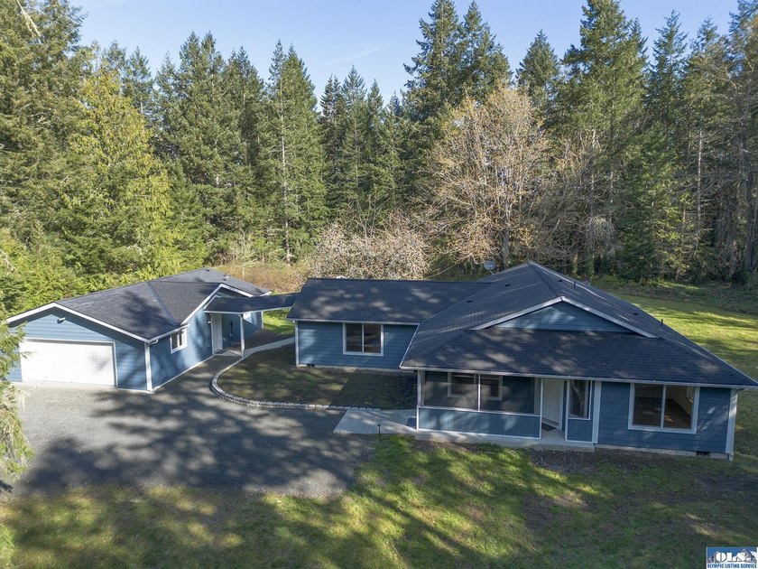 Tucked away privacy with surrounding trees (including fruit - photo 2
