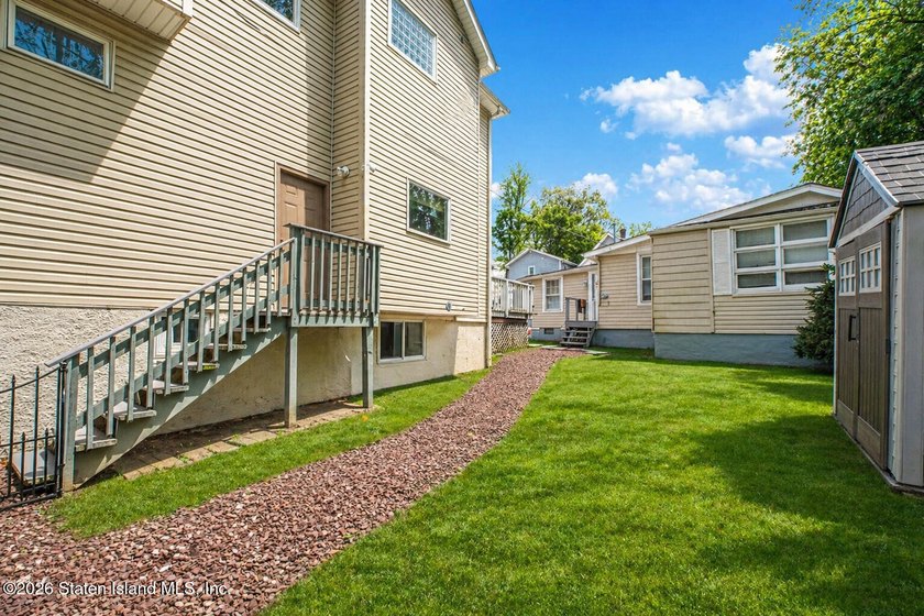 PERFECT SPACE FOR MULTI-GENERATIONAL LIVING! This beautiful home - photo 3