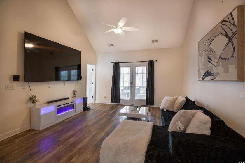 This incredible master down floorplan on the golf course in - photo 2