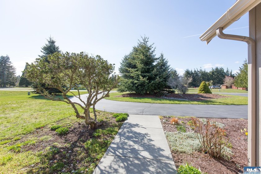 Beautifully appointed and thoughtfully upgraded, this Northwest - photo 3