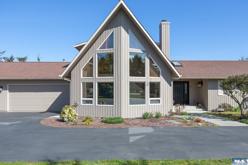 Beautifully appointed and thoughtfully upgraded, this Northwest - photo 4