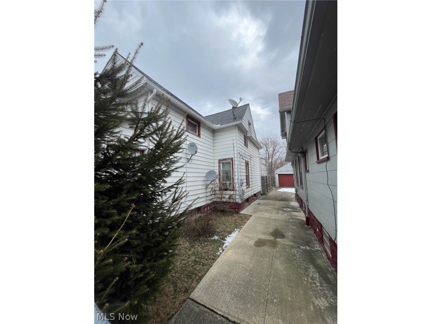 Single family in the developing North Collinwood area, seconds - photo 3