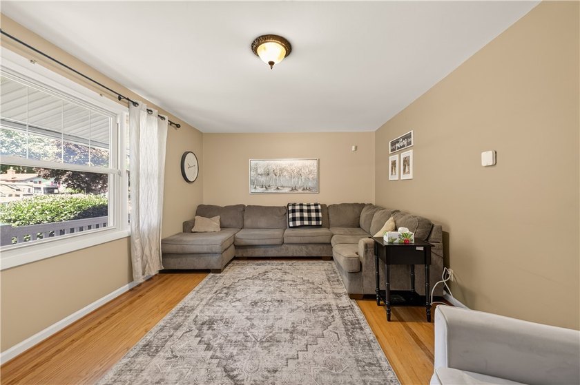 Welcome to this spacious 1672 sq. ft. split level home in a - photo 7