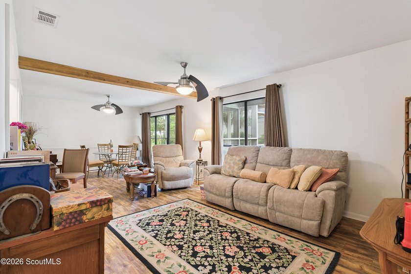 Easy island living in this charming 2-bedroom, 1-bath end-unit - photo 3