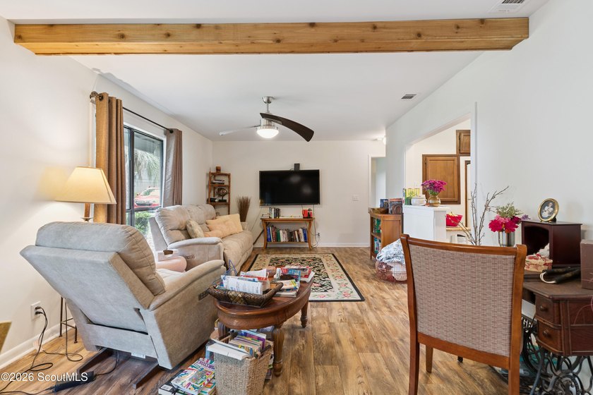 Easy island living in this charming 2-bedroom, 1-bath end-unit - photo 4