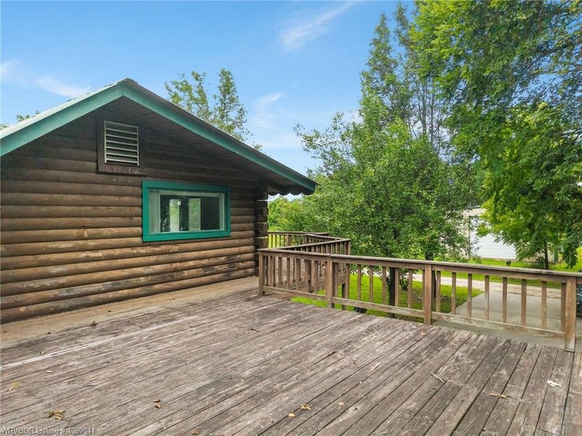 Beautiful 3-bedroom, 2-bath log home offering 1,860 square feet - photo 41