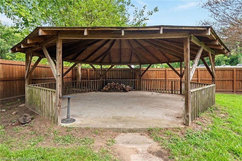 Beautiful 3-bedroom, 2-bath log home offering 1,860 square feet - photo 43