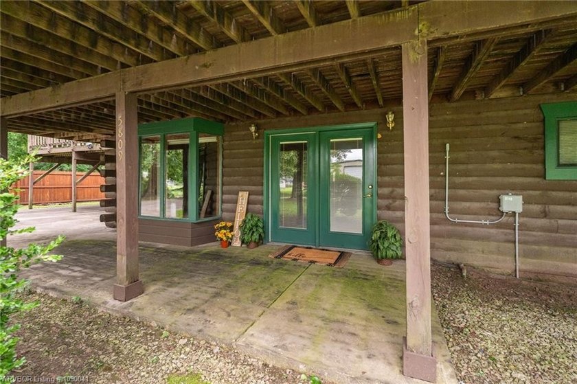 Beautiful 3-bedroom, 2-bath log home offering 1,860 square feet - photo 44