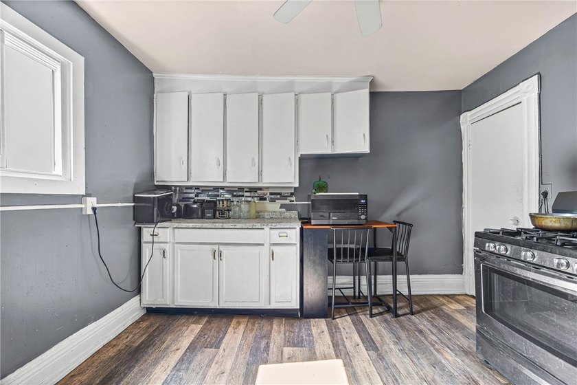 Investor Alert! Don't miss this fantastic duplex opportunity - photo 8