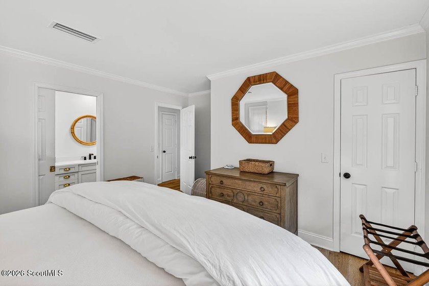 Enjoy this peaceful, quiet home tucked under the beautiful trees - photo 2