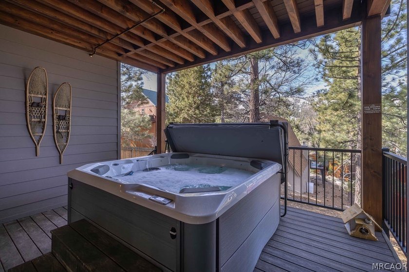 Stunning 4-Bedroom, 3-Bath home with Lake &amp; Ski Slope Views in - photo 7