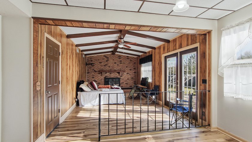 Spacious two-story home located in the established Venetian - photo 8