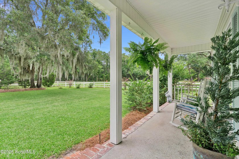 Perfect blend of refined coastal living and peaceful country - photo 5