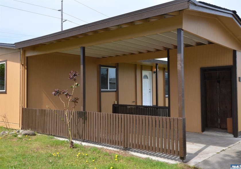 Cute and full of character, this cozy 3-bedroom, 1-bath in town - photo 3