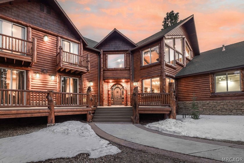 Set on over an acre in the highly sought-after Meadowbrook - photo 4