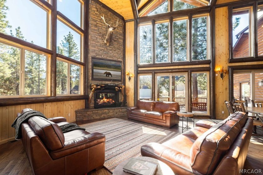 Set on over an acre in the highly sought-after Meadowbrook - photo 5