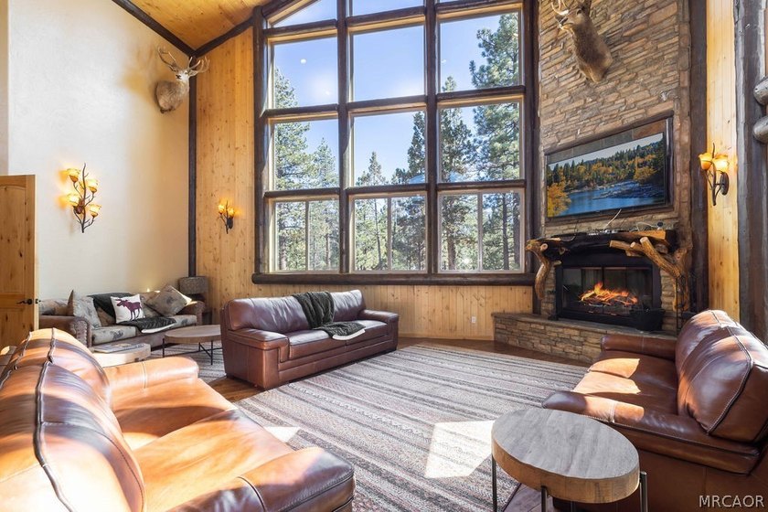 Set on over an acre in the highly sought-after Meadowbrook - photo 6