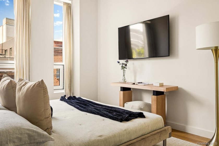 This is the kind of one bedroom that almost never comes up at - photo 11