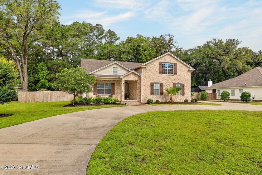 Beautiful 4-bedroom home in sought-after Carriage Gate - photo 4