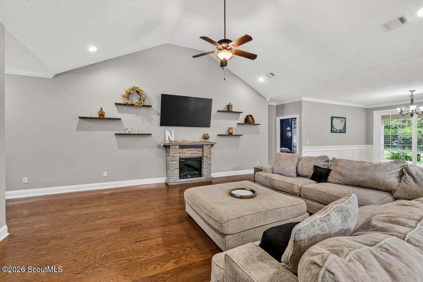 Beautiful 4-bedroom home in sought-after Carriage Gate - photo 10