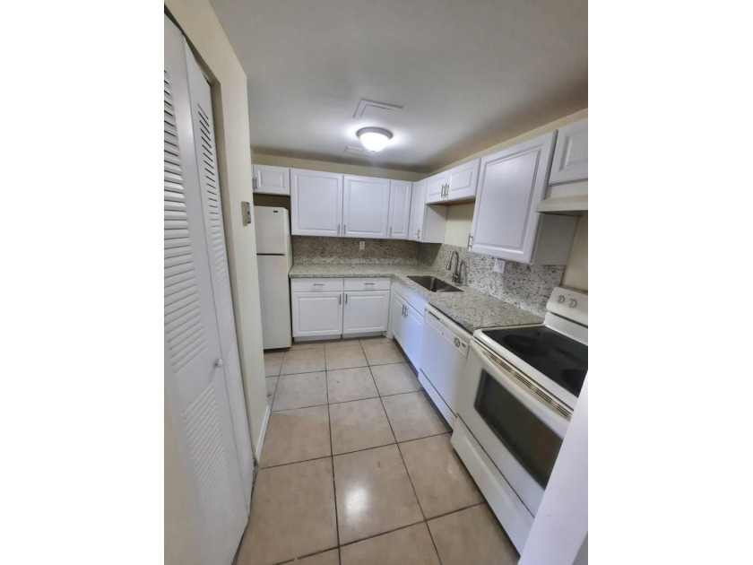 FOR SALE-Spacious 2 bedroom 2 bath second floor CORNER UNIT with - photo 2