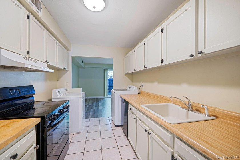 Bright, airy, and move in ready. This 3 bedroom, 1.5 bath - photo 8