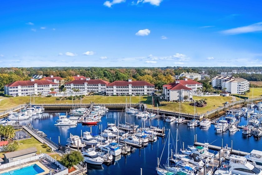 Located in desirable Harbourfront Villas, this fully furnished - photo 3