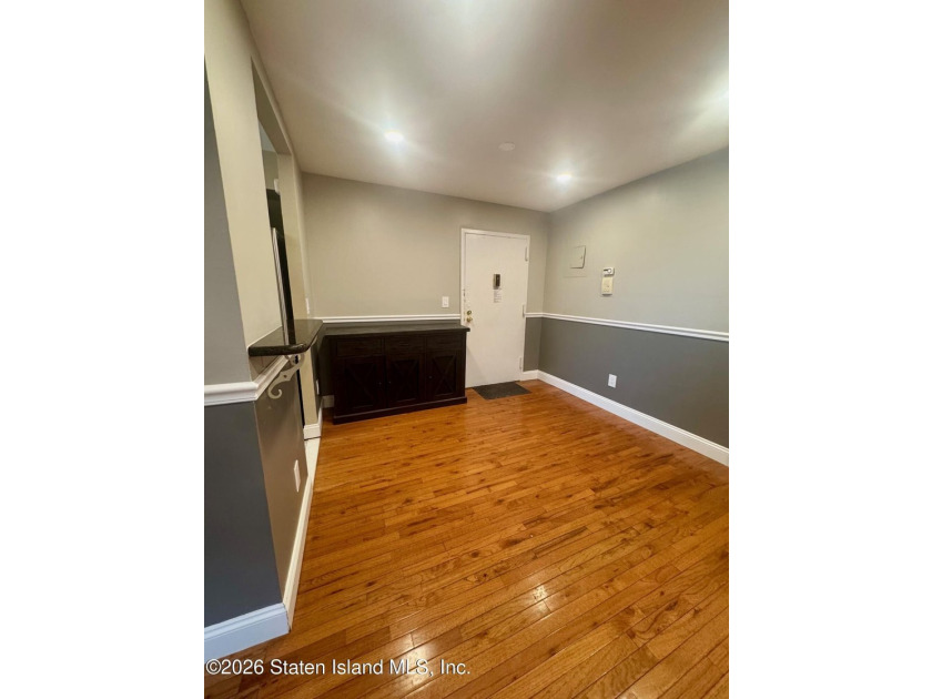 Large updated one-bedroom co-op featuring a brand-new kitchen - photo 4