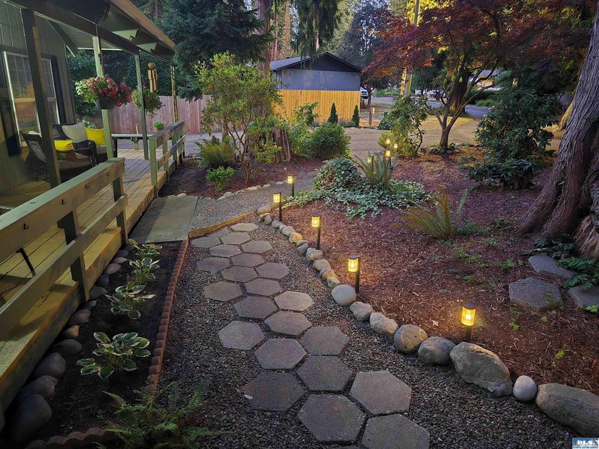 Beautifully Updated 3-Bedroom home sitting on a perfectly - photo 8