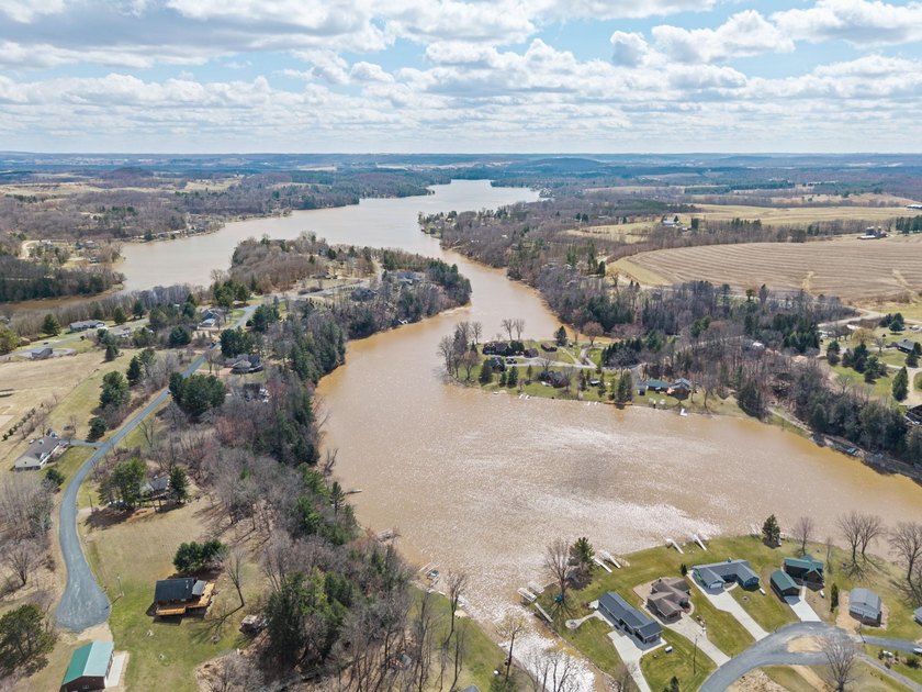 Live your best lake life at this stunning turnkey waterfront - photo 11