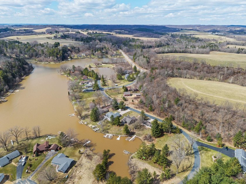 Live your best lake life at this stunning turnkey waterfront - photo 12