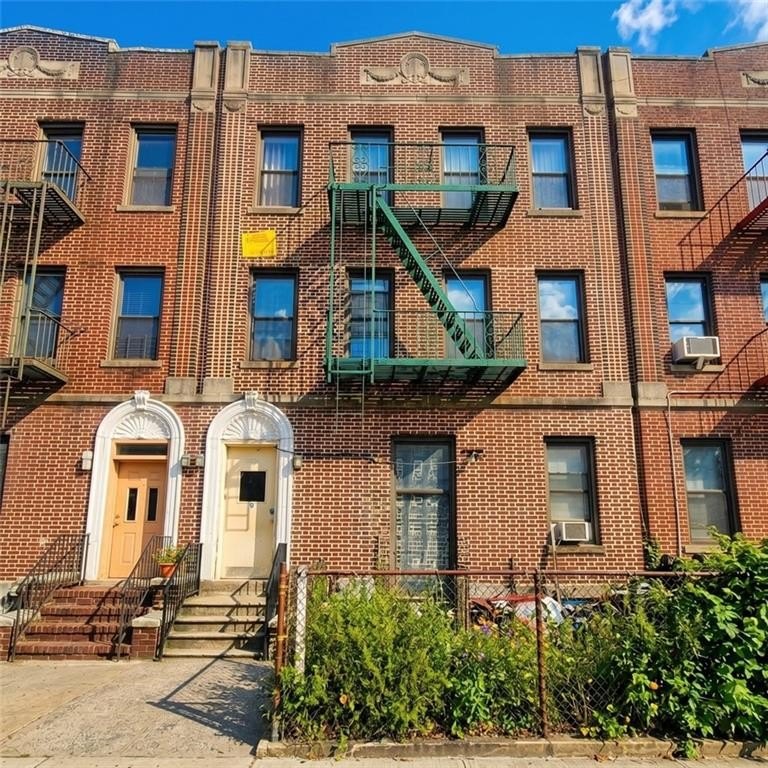 Exceptional opportunity to own this 6-family building (2 - photo 2