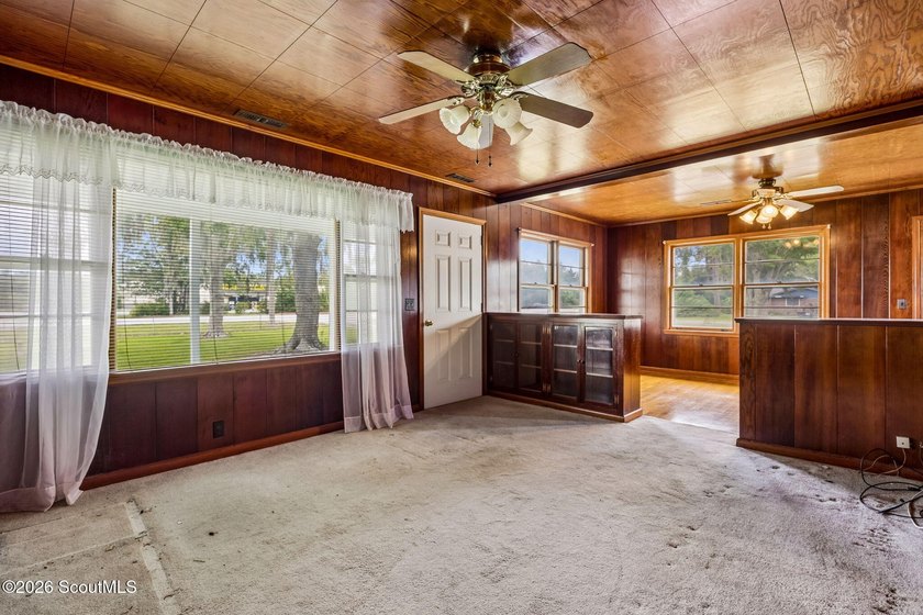 Discover a unique 1.86-acre property just minutes from Kings Bay - photo 5