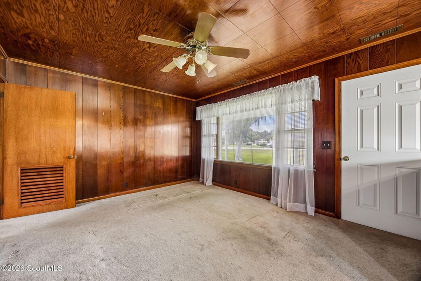 Discover a unique 1.86-acre property just minutes from Kings Bay - photo 6