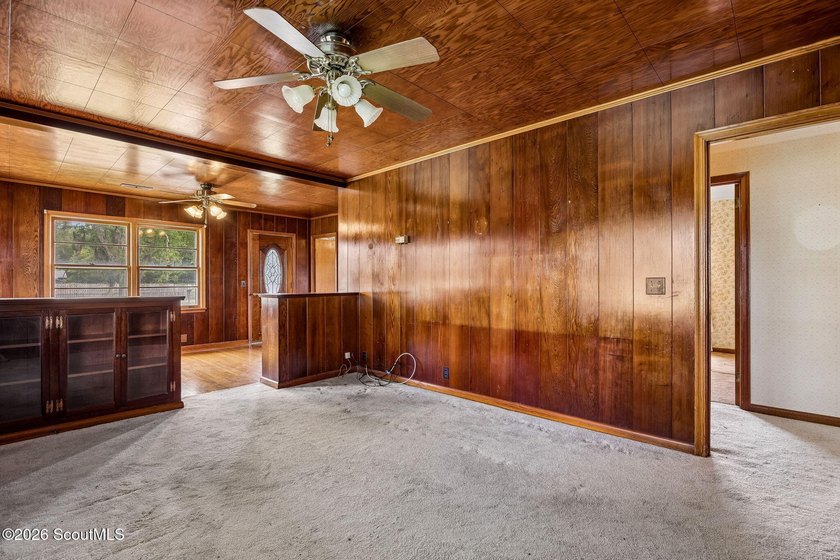 Discover a unique 1.86-acre property just minutes from Kings Bay - photo 7