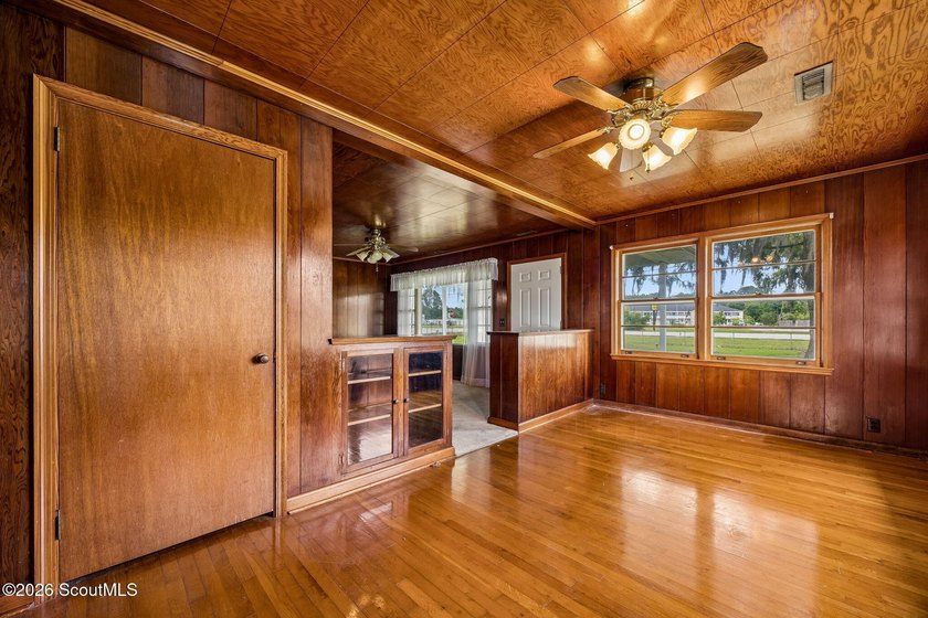 Discover a unique 1.86-acre property just minutes from Kings Bay - photo 8
