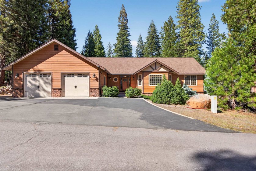 Refined Single-Story Custom Home in Prestigious Lake Almanor - photo 2