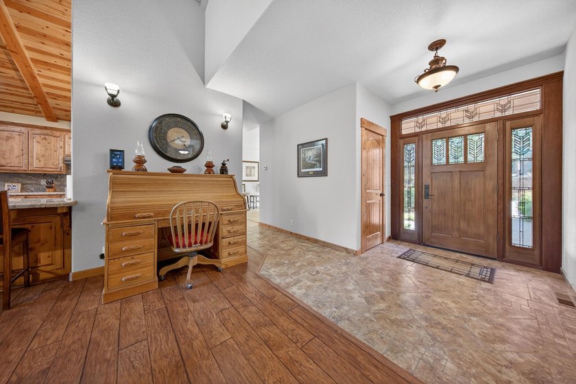 Refined Single-Story Custom Home in Prestigious Lake Almanor - photo 3