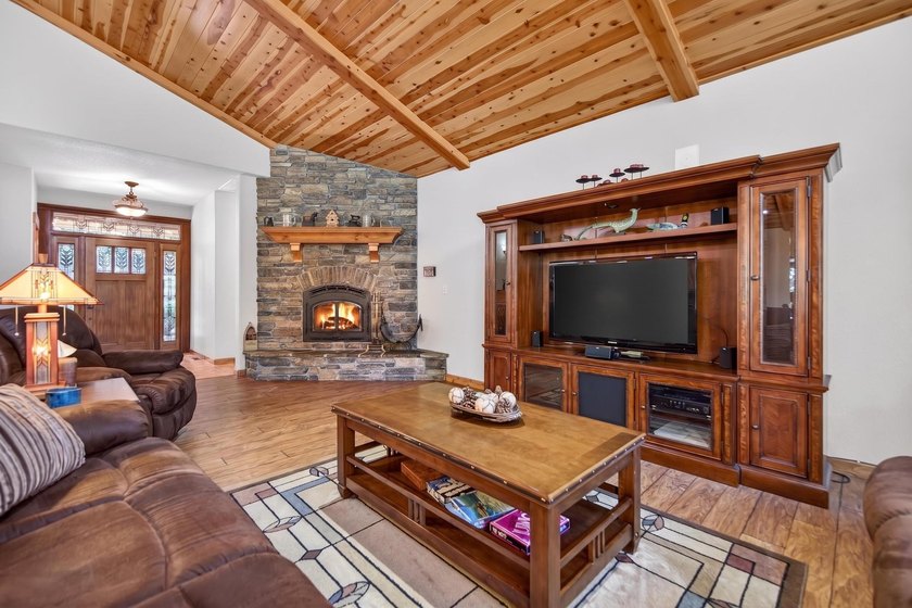 Refined Single-Story Custom Home in Prestigious Lake Almanor - photo 6