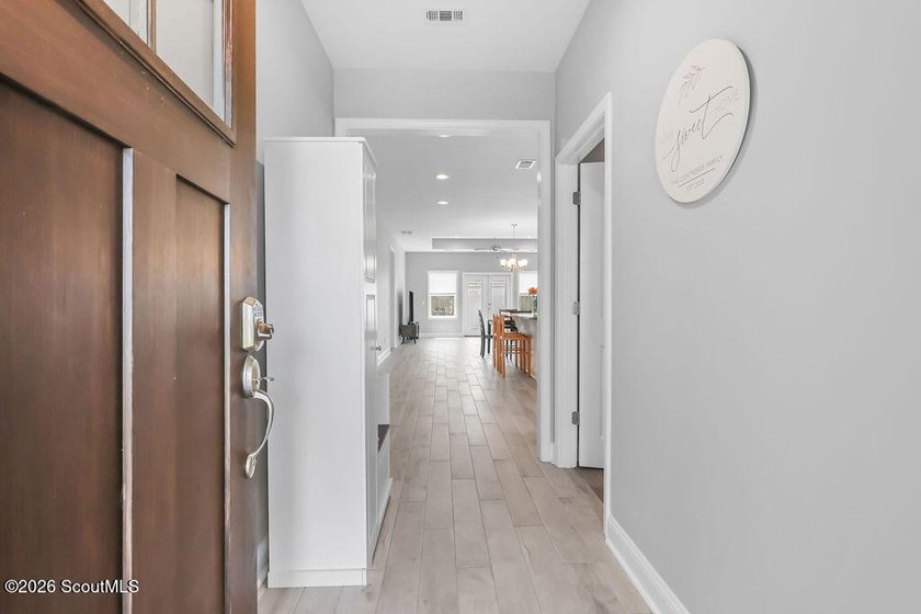 Welcome home! Built in 2021, this pristine residence perfectly - photo 5