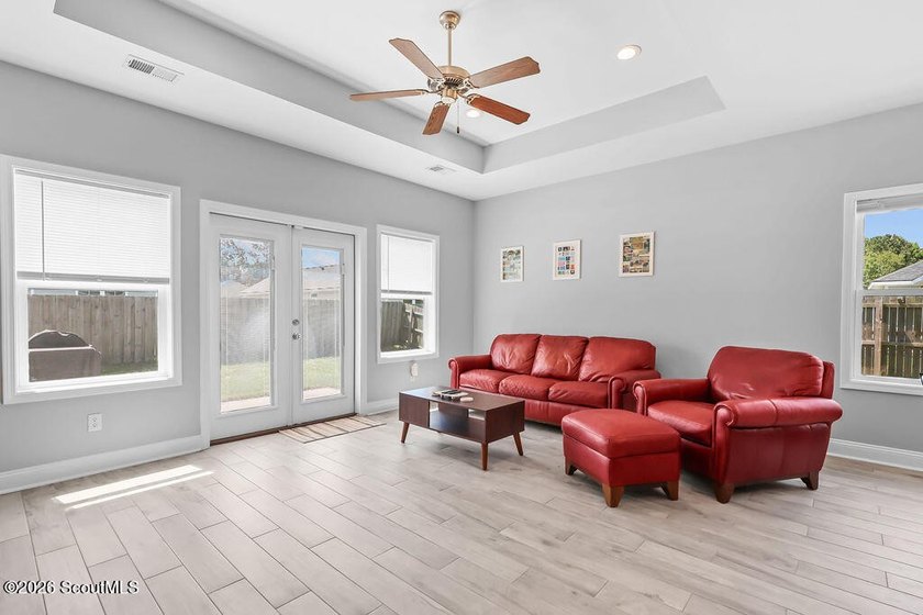 Welcome home! Built in 2021, this pristine residence perfectly - photo 10