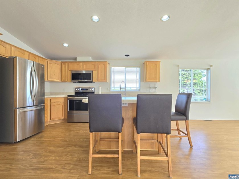 Enjoy a perfect blend of country serenity and modern convenience - photo 9