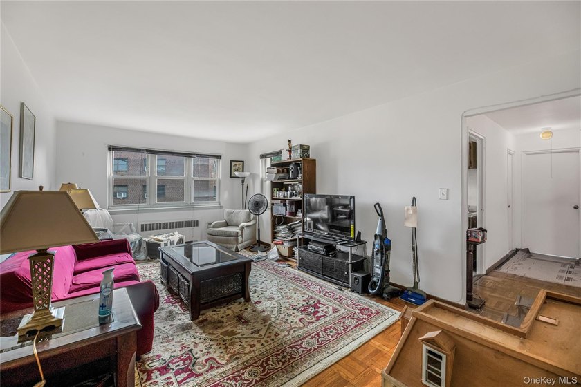 Needs renovations and is priced accordingly! This spacious - photo 5