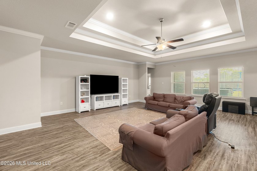 Spacious and full of potential, this 5-bedroom, 3-full-bath home - photo 11