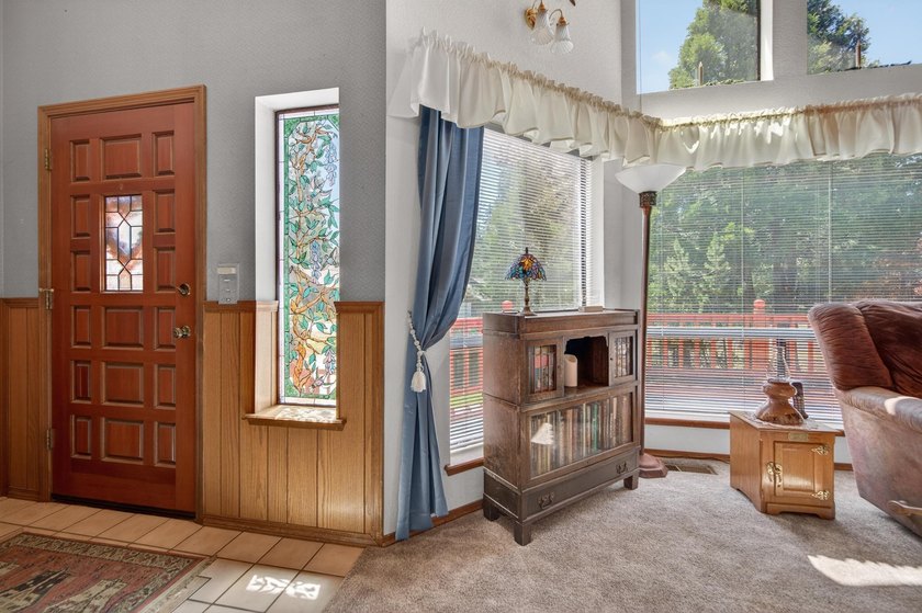 Beautifully situated in a prime Lake Almanor West location, this - photo 3