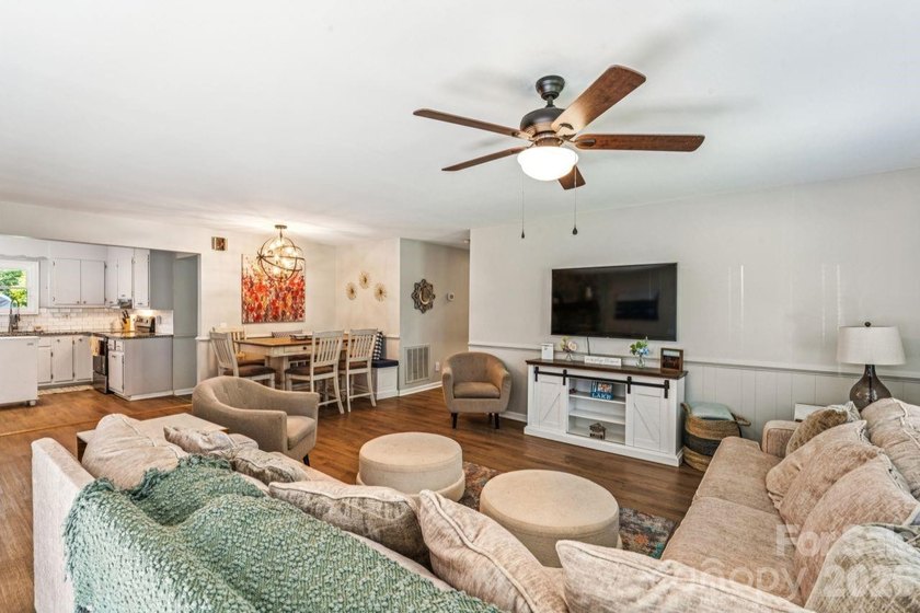 PRICE REDUCED!! Beautiful Lake Tillery home located in a - photo 15